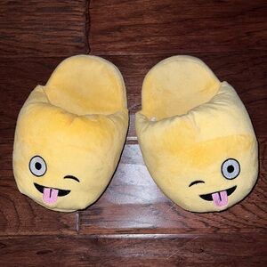 Yellow funny face emoji 😜 slippers kids youth medium size 13 - 1 new​